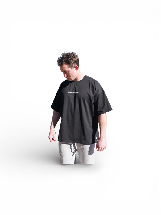 OG Oversized Black - Model Front